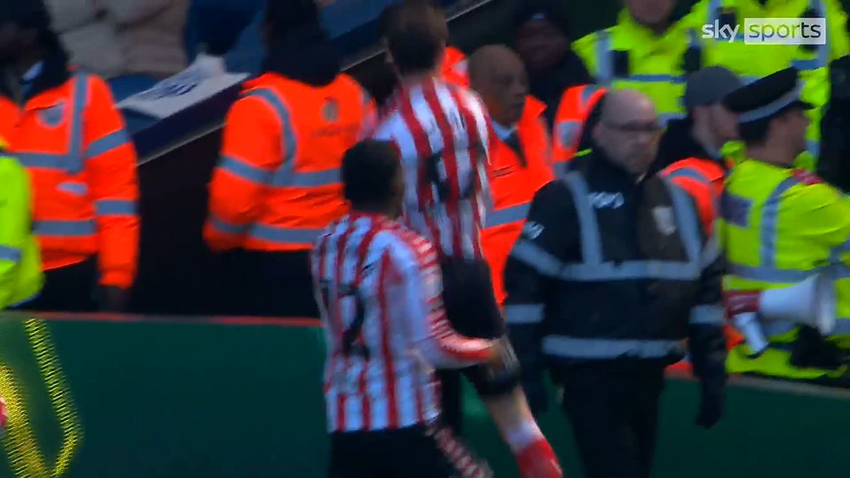 Oh WOW! 🤯 Trai Hume scores a remarkable free-kick for Sunderland 🔴