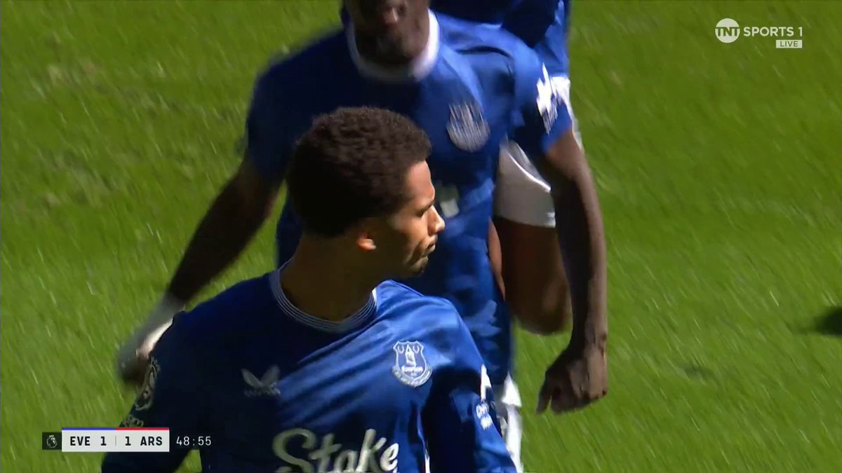 Iliman Ndiaye keeps his composure in front of goal and levels the game up ⭐ 📺 TNT Sports &amp; discovery+ UK