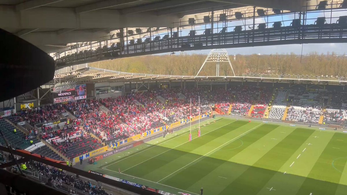 Not even full yet. Bruce pumping over the PA system and yet it's still an utter cacophony of noise in here. What a derby lies in wait. Hull FC versus Hull KR in Betfred Challenge Cup last eight on @bbcone from 14:00 BST. @bbcsport #bbcrl