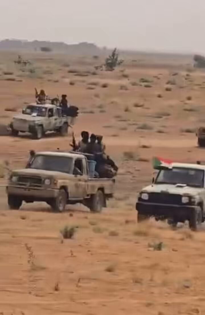 #السودان: نطالب قوات الدعم السريع، بعد سيطرتها على الفاشر، بإنشاء لجنة مشتركة بين تشاد وقوات الدعم السريع للنظر في المسروقات من سيارات، ومواشٍ، وأموال، ومجوهرات، التي نهبتها القوات المشتركة من تشاد أثناء عملهم كقطاع طرق في الصحراء، وقاموا بإخفائها في الفاشر. كما نطالب بتنفيذ حكم الإعدام بحق أي تشادي ثبت وجوده ضمن صفوف القوات المشتركة، لأن المرتزق لا يُمثّلنا — مع العلم أن 90٪ من عناصر القوات المشتركة هم تشاديون.