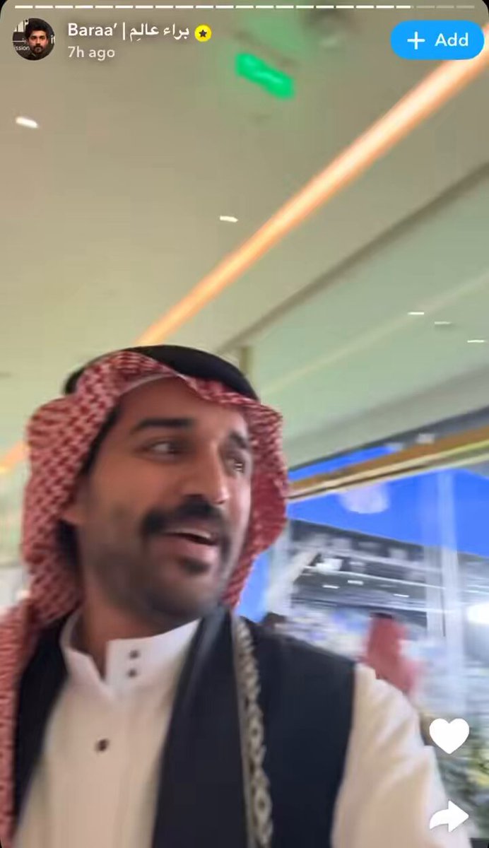 بعيد عن الكوارث اللي بالملعب لكن الشخص اللي قدم دعوات بالمنصة للعينات ذولي ضروري نعرف اسمه يخرب بيت التفاهه اللي عايشين فيها اجل هالاسماء اللي ماتعرف من الكورة الا اسمها وفوقها مايشجعون ناديك تجيبهم منصة وجمهورك تدفعه ملايين كل مباراة ؟
