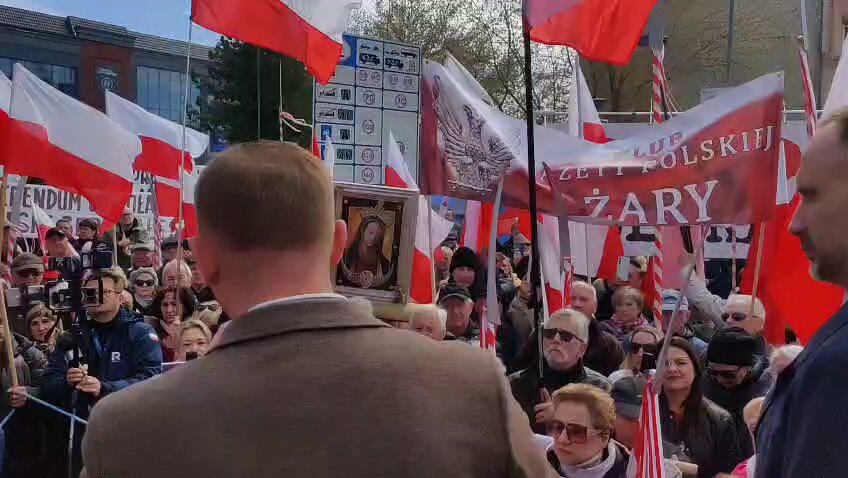 🇵🇱 Zablokowaliśmy granicę z Niemcami! Tysiące polskich patriotów, mocna drużyna moich przyjaciół i ogólnopolskie media! Razem daliśmy radę! 💪 Musimy się łączyć, wspierać i wspólnie obronimy naszą Ojczyznę. Działamy! 👍 ____________ Wesprzyj: Dołącz: #StopImigracji #BezpiecznaPolska #RuchObronyGranic #Gubin
