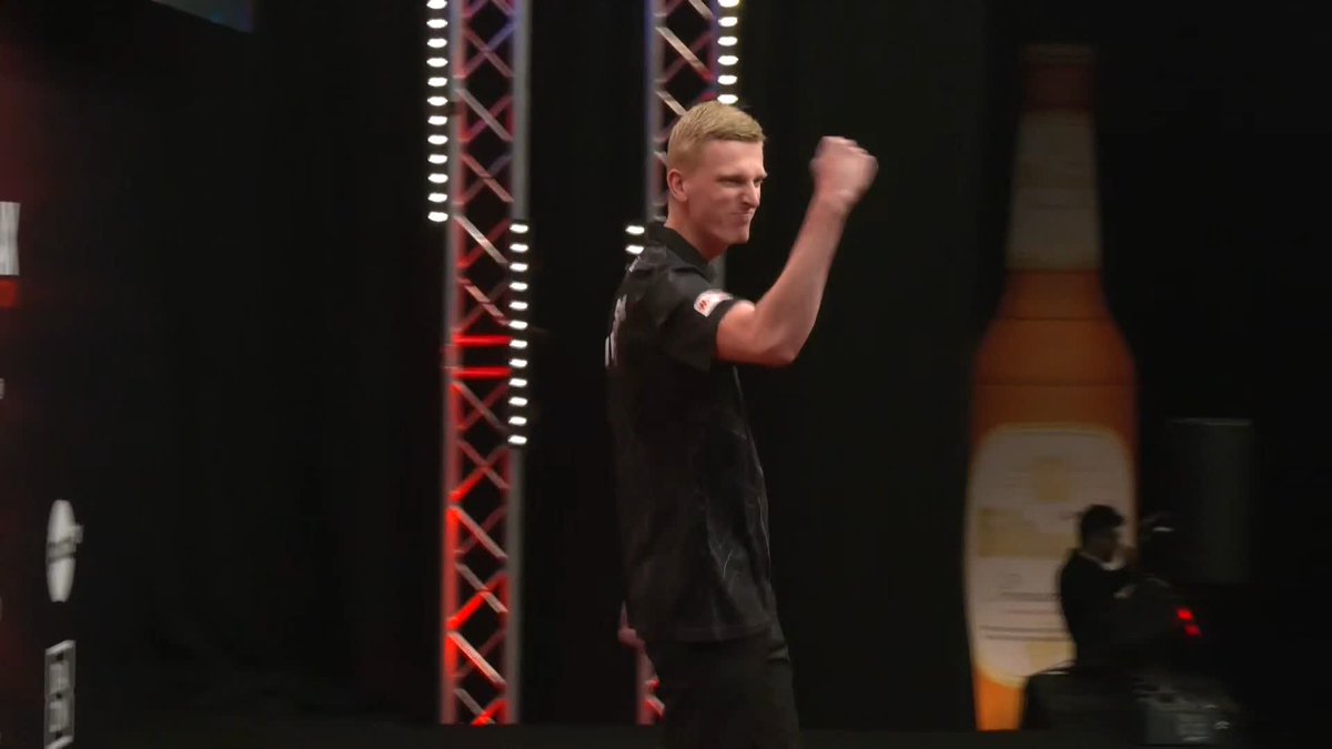 NIJMAN ELIMINATES HOLLYWOOD! What a display from the Dutchman! From 2-0 down, Wessel Nijman beats Chris Dobey 6-3 - setting up a third round clash with Damon Heta! 📺 #ET3 | R2