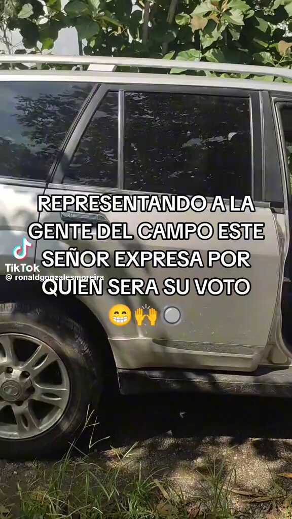 Ayer en el cierre de Noboa en Machala tuvieron que traer a los trabajadores de las haciendas de los Blacio y otritos para que haya gente para tomar foto 😂😂😂 Y mucha de esa gente tu le preguntabas y te dicen Luisa presidenta 💙 Más o menos así 👇🏻