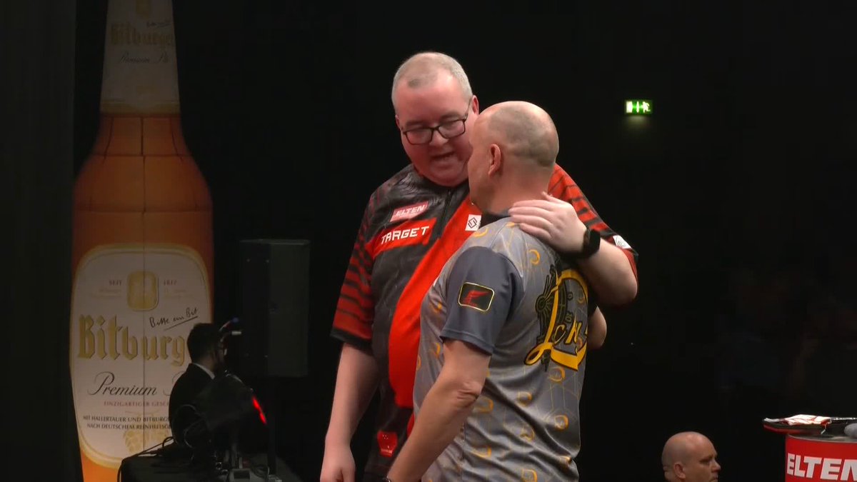 BUNTING PREVAILS! What a performance from Stephen Bunting, who takes off where he left off in Berlin... The Bullet averages 105 and beats Darius Labanauskas 6-4 - taking out the Big Fish in the process! 📺 #ET3 | R2