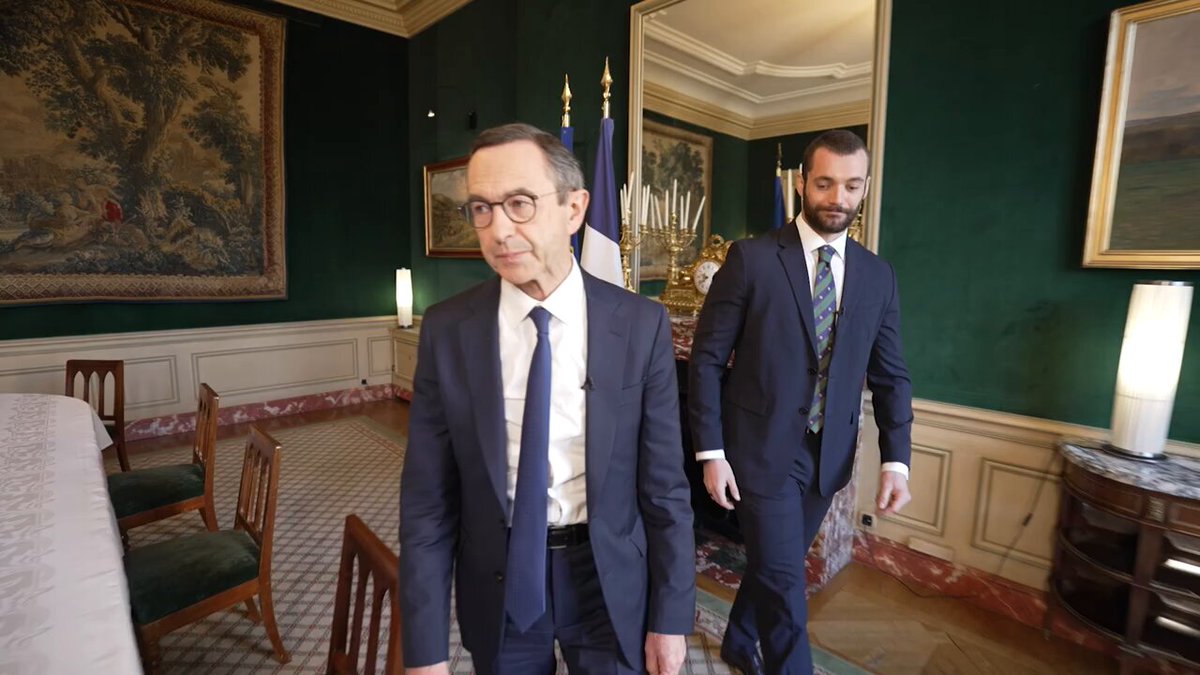 Louis Sarkozy... l'échec incarné en tout ! Après avoir échoué en politique, il lance un podcast et invite comme premier guest Bruno #Retailleau ... un duo uni par la haine de tout ce qui est algérien. #LOUIS_SARKOZY