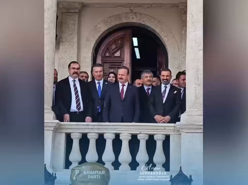 Anadolu’nun yiğitler diyarı Sivas’ında il binamızın açılışını gerçekleştirdik. Cumhuriyetin temellerinin atıldığı bu kadim şehirde, biz de geleceğin Türkiye’sini inşa etme yolunda ilk adımımızı attık. Sivas’a, Sivaslı hemşehrilerimize hayırlı olsun Anahtar Parti Yavuz Ağıralioğlu Cengiz Görgen