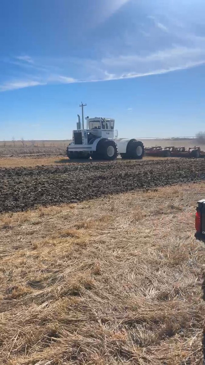 Big bud, ok’ girl finally starting to earn her around here!😂 32’ sunk in at 10mph….