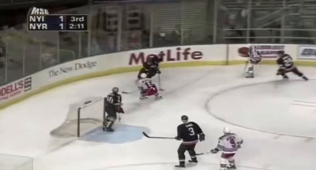 The thing about Gretzky’s 894th and final NHL goal (which came vs. #Isles) is that it was his 1,072nd processional goal (WHL, NHL including playoffs) which surpassed Gordie Howe