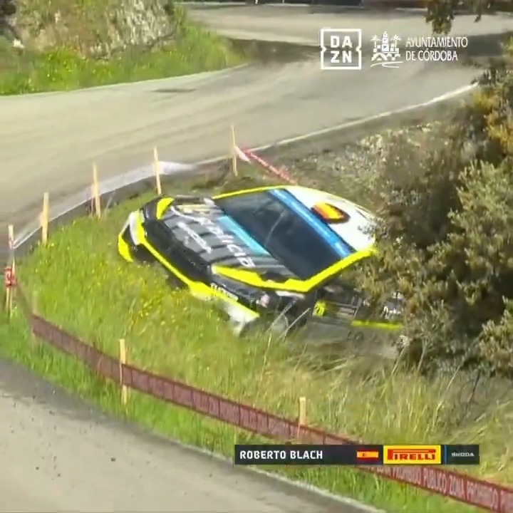 ¡SALVANDO LO IMPOSIBLE! 🤯 Cuesta arriba, desde la hierba... ¡BRUTAL LO DE ROBERTO BLACH EN EL RALLY SIERRA MORENA DE CÓRDOBA! 🔥 #ERC