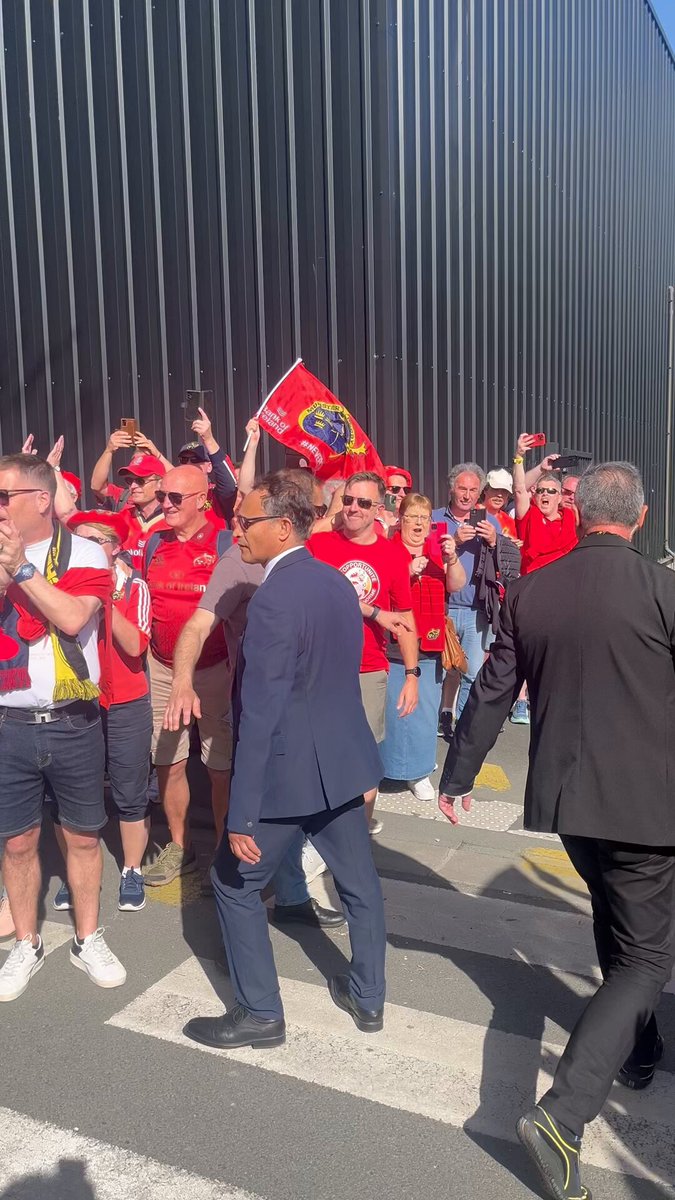 Incredible welcome from our supporters! 🦌 #SUAF 🔴 | #LARvMUN
