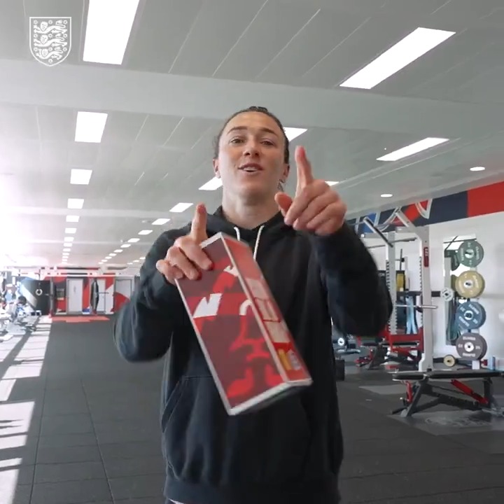 A special present for Lucy Bronze MBE from Grace! 😅 🎁 P.S. watch out Alex Scott 😉
