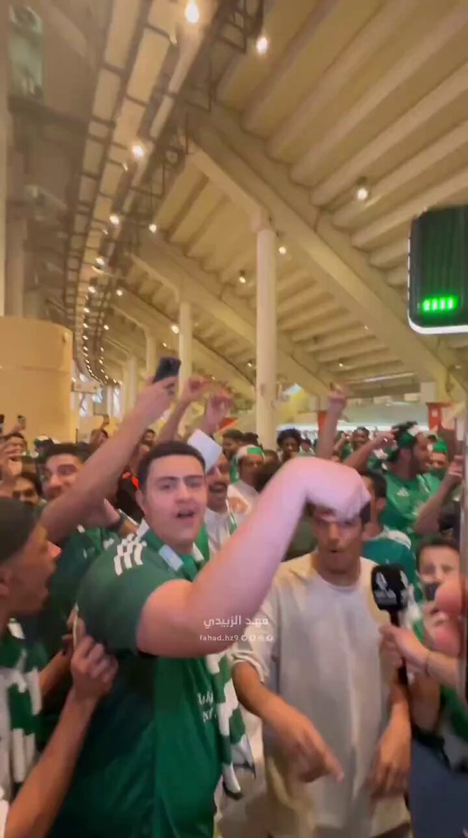 🚨🗣️ جماهير الأهلي تردد: صغير وواطي باس الأيادي. [فهد الزبيدي]