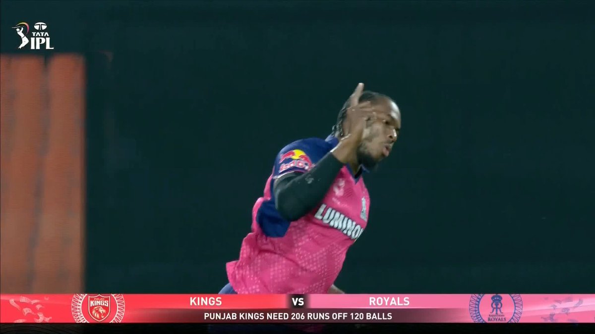 What a way to start! 🤯 Jofra Archer strikes with the first ball of the innings 🚀