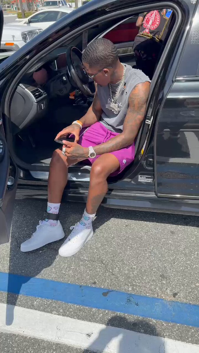 Ion want that bitch ion need that bitch only thing she see is my wallet 🥴🔥🔥