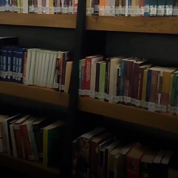 CHP'li Üsküdar Belediyesi, Üsküdar Sahili'ndeki Nevmekan Kütüphanesi'nde bulunan Risale-i Nur kitaplarını kaldırdı. Vatandaşlar yoğun tepki gösterdi: ▪ "Bu, 100 yıllık çürümeye yüz tutmuş bağnaz bir zihniyetin özeti..." ▪ "At gözlüğü takmış bir zihniyet..."