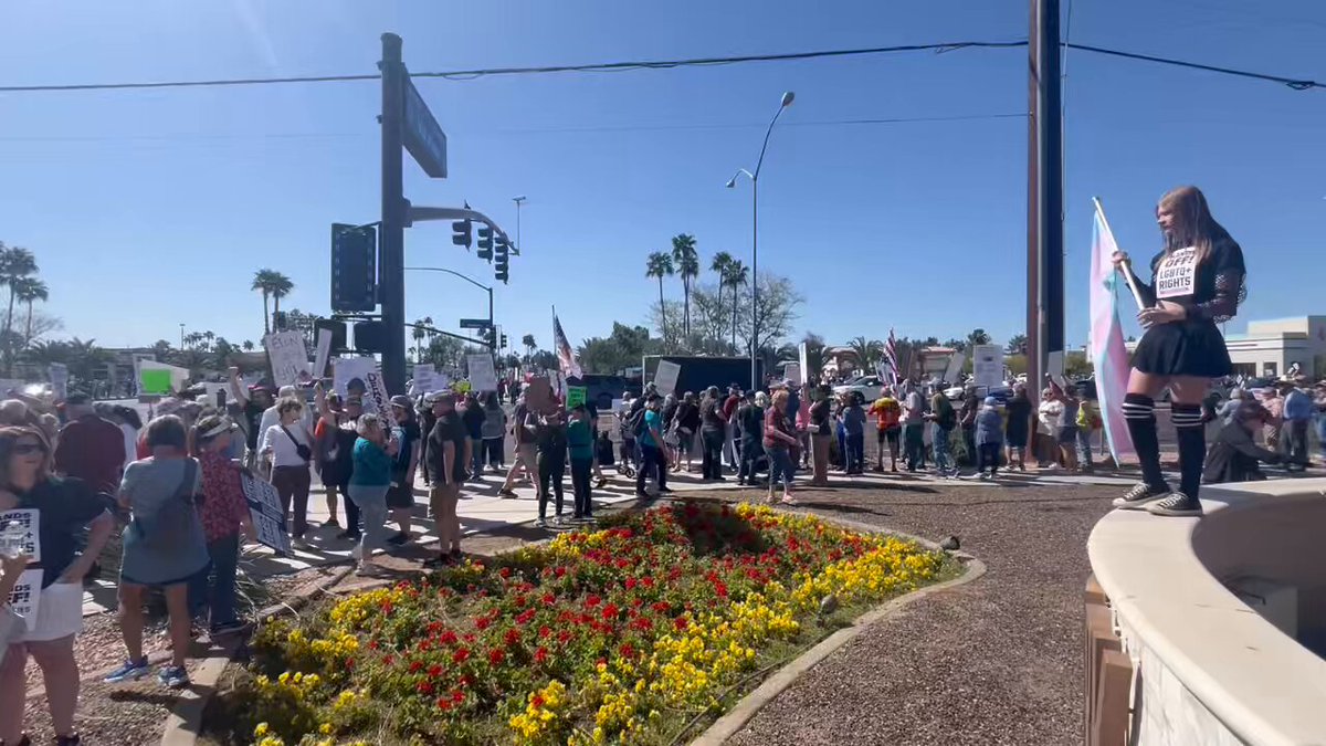 BREAKING: Roughly 1,000 people have gathered across several blocks in Mesa, AZ to protest the Trump administration. This is one of several protests around the country organized by Indivisible. More coming for the Arizona Mirror.