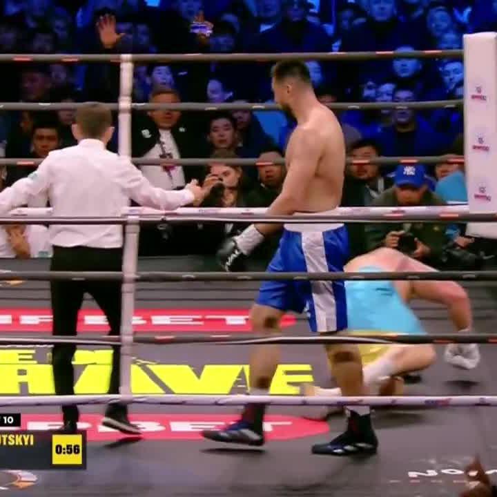 PERFECT PLACEMENT. Bakhodir Jalolov knocks him down with a massive left hand 🤯