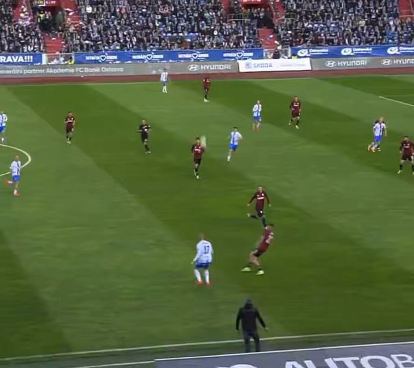 Bugün oynanan Banik Ostrava - Sparta Prag maçında Matej Šin. Altın kadar değerli.