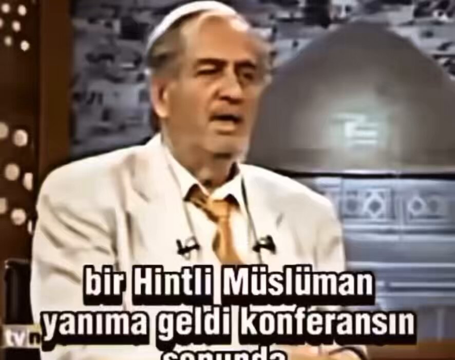 Türk gençlerinin yanında yere oturan şeyh efendi ; “İslam tekrardan bu gençlerin eliyle gelecek…! İşte ‘o’ gün bugündür…!”