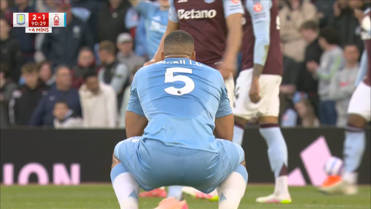 Murillo hits the bar in injury time! 😱
