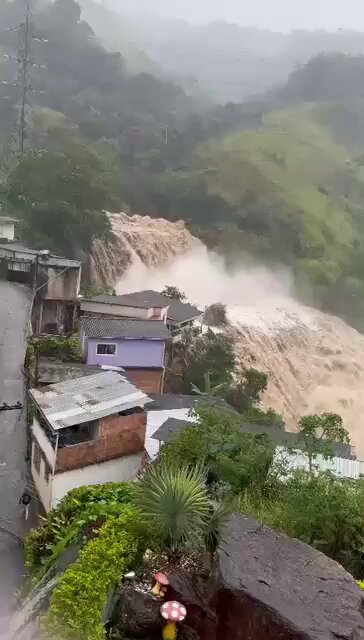 ⚠️VEJA: Moradores registraram como ficou Petrópolis durante as chuvas de hoje. Participe:
