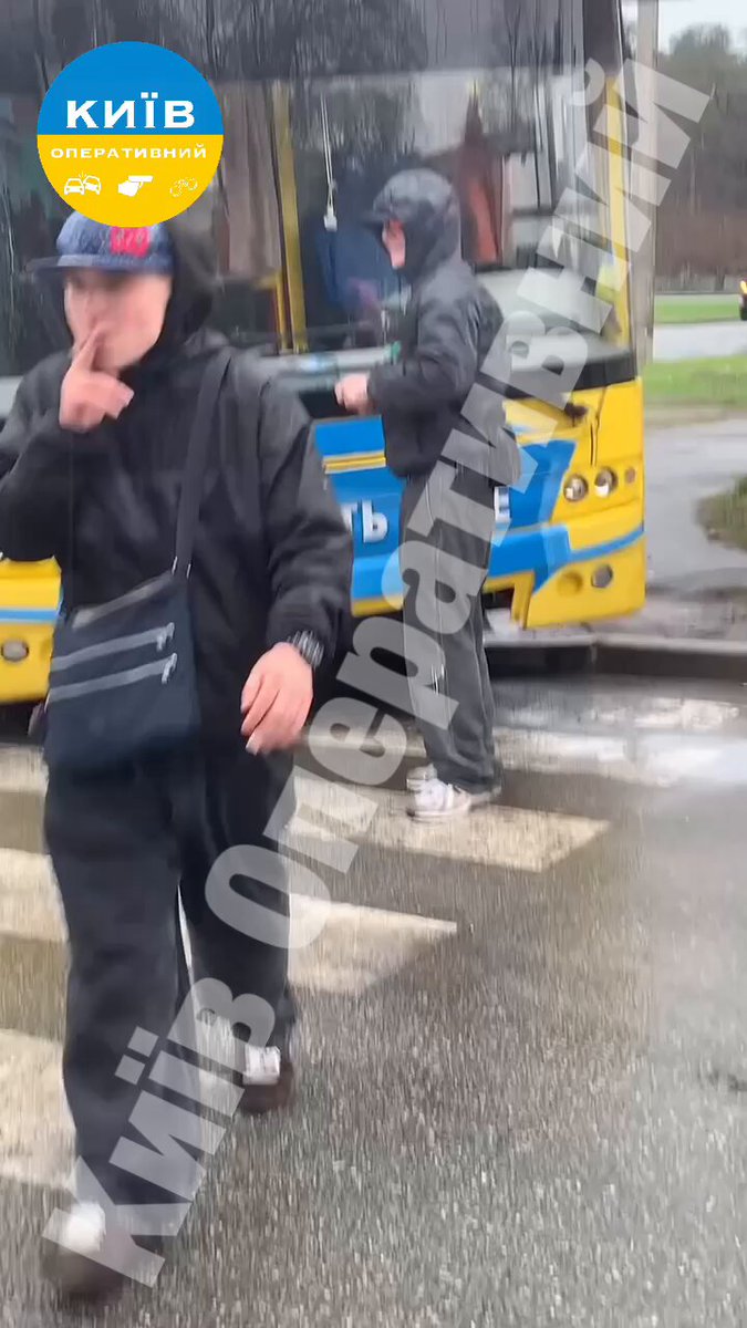 Малолітні тугодуми. Псувати, руйнувати, бухати. Доля Пашкі Тєхніка вас дуже чекає.