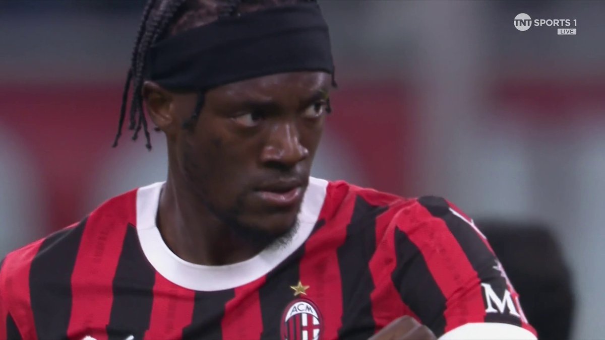 A brilliant piece of play from Tammy Abraham as he beats David De Gea to get a goal back for AC Milan 💥 📺 TNT Sports & discovery+ UK