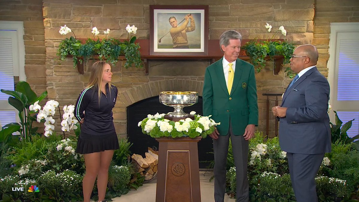 Carla Bernat Escuder accepts the trophy from Chairman Fred Ridley in Augusta National's iconic Butler Cabin. ๐๐ช๐ธ #ANWAgolf