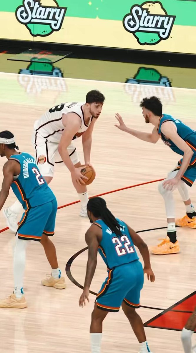 You’ll NEVER believe who’s standing at the free throw line at the end of this clip 😭😭💀