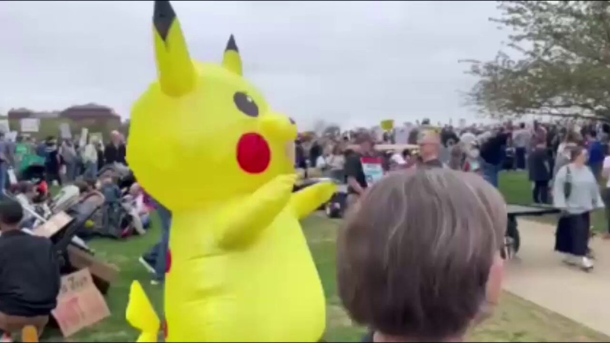 ABD'deki Protestolarda Pikachu görüntülendi