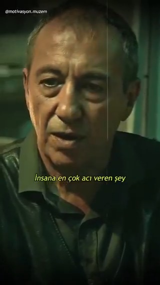 İnsan neden acı vereceğini bile bile hep geçmişi düşünür?