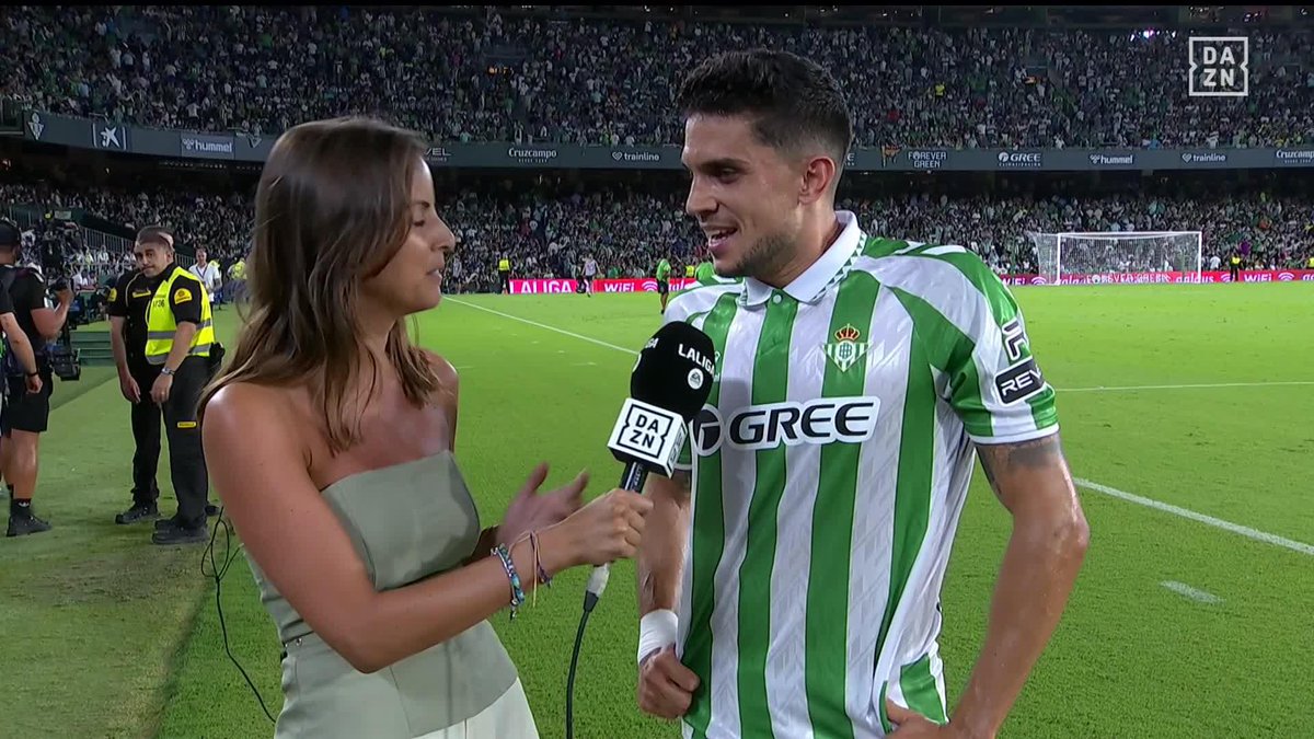 Bartra: "El Betis te engancha y te atrapa” “Me siento muy parte de esto y con un sentimiento de pertenencia muy grande" Hoy está siendo uno de los mejores del partido contra el Barcelona 𝐔𝐍𝐎 𝐃𝐈 𝐍𝐎𝐈 💚
