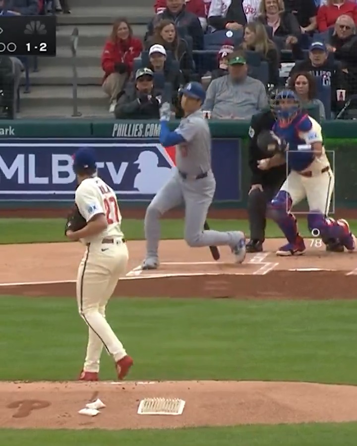 Aaron Nola with some nasty offspeed stuff to get the strikeout 👀
