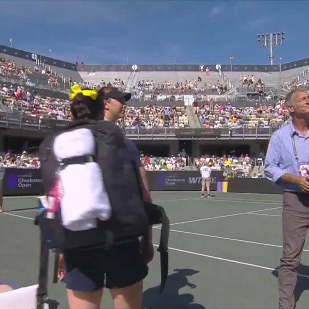 Such an unfortunate ending 💚 Kenin progresses to the final after Anisimova is forced to retire through injury. #CharlestonOpen