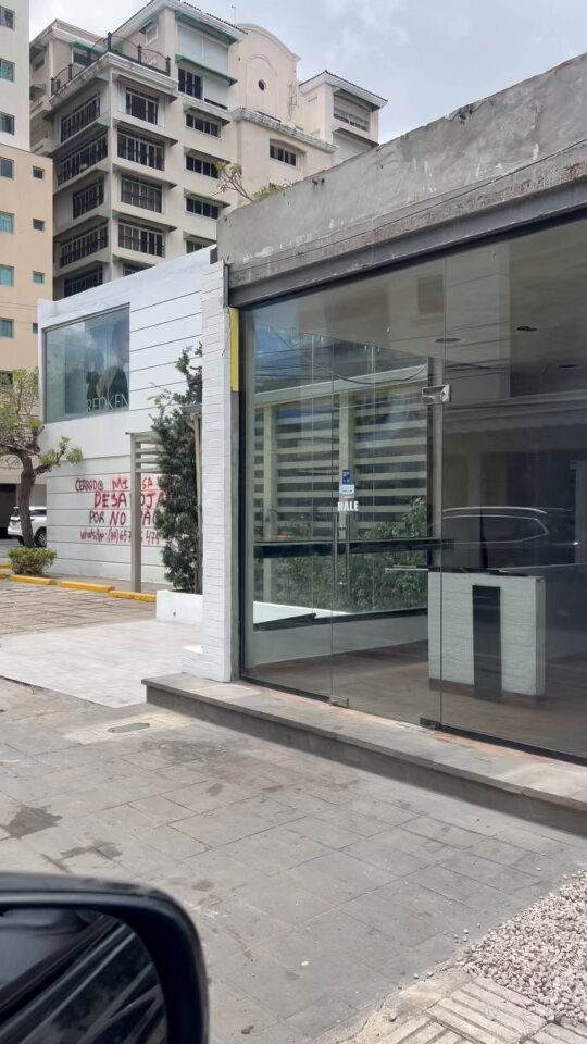 Chisme POPI desalojaron a ArnemannDR por falta de pago en Piantini