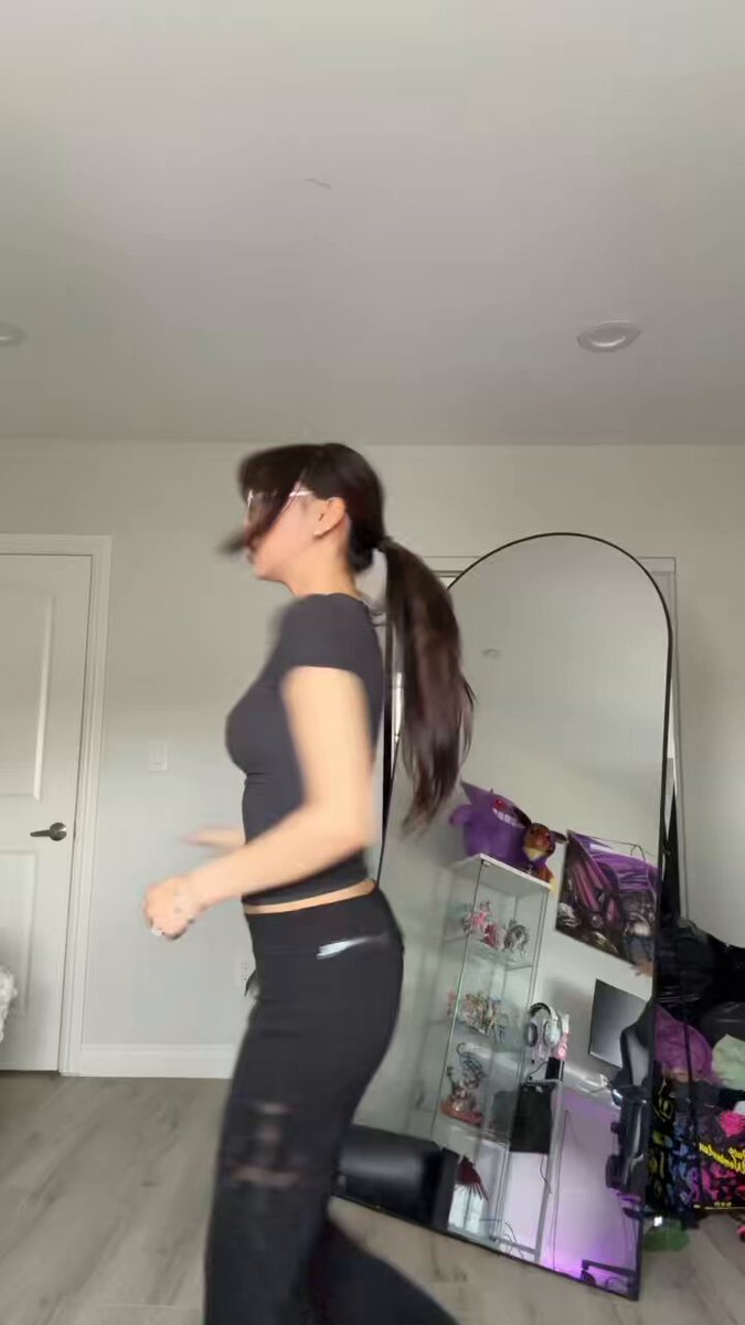 Dance with me ? 🖤