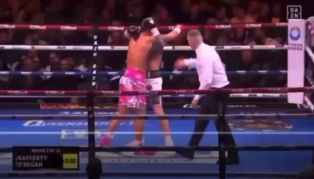 Ref, WTF!? 🤷🏻‍♂️ Pulled his hand down and then he got caught which was the turning point of the fight!
