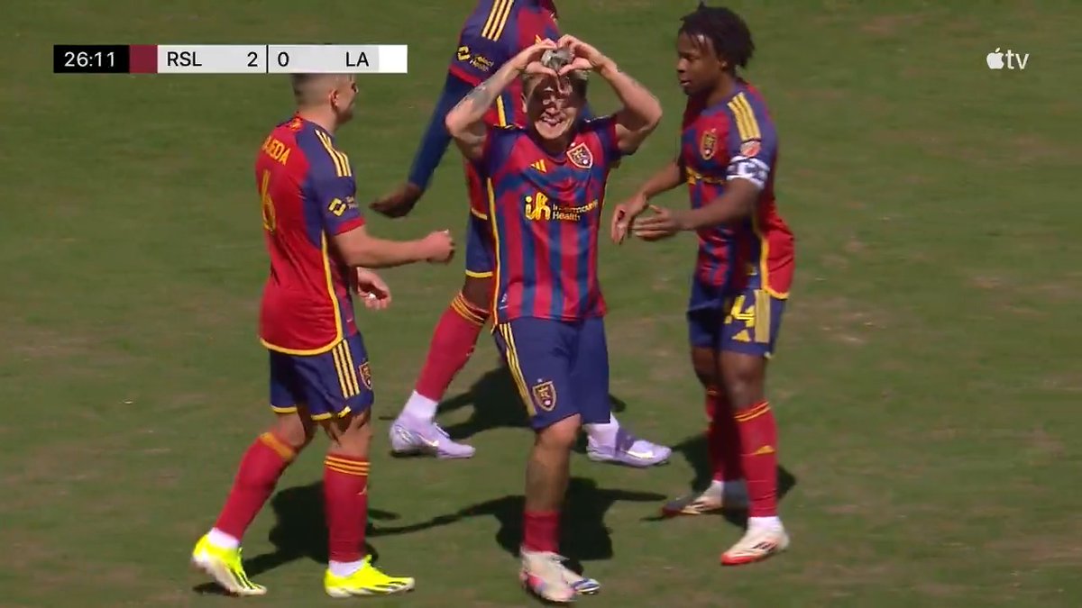 we'd like to report a robbery 👀 suspect has two goals in five minutes