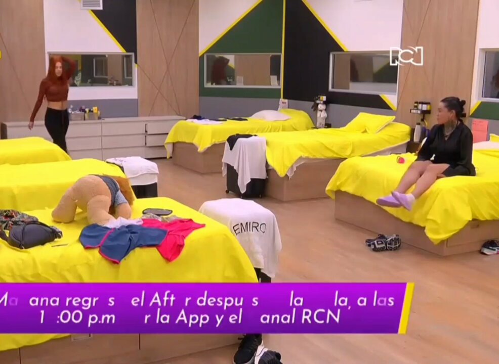Yina no le quita los ojos de encima a Melissa mrk 🫣 #LaCasaDeLosFamososCol #LaCasaDeLosFamososCol2