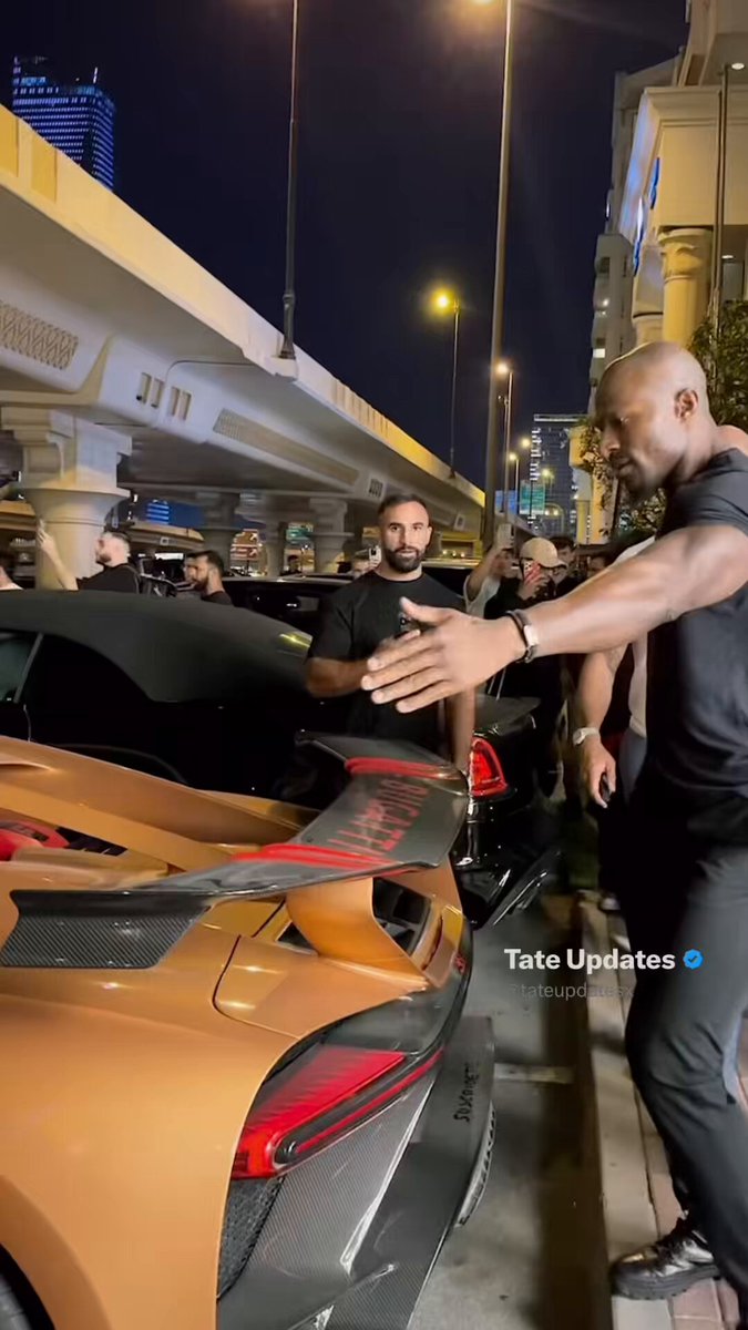 Andrew Tate’s fans flooded known Dubai restaurant Coco after seeing him 🤯🔥