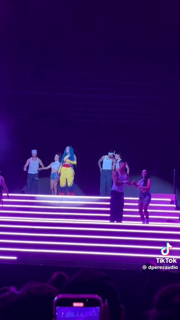 Selena Quintanilla amaría tanto los homenajes que Karol G le hace en sus show, entrevistas y más 🥹❤️‍🩹