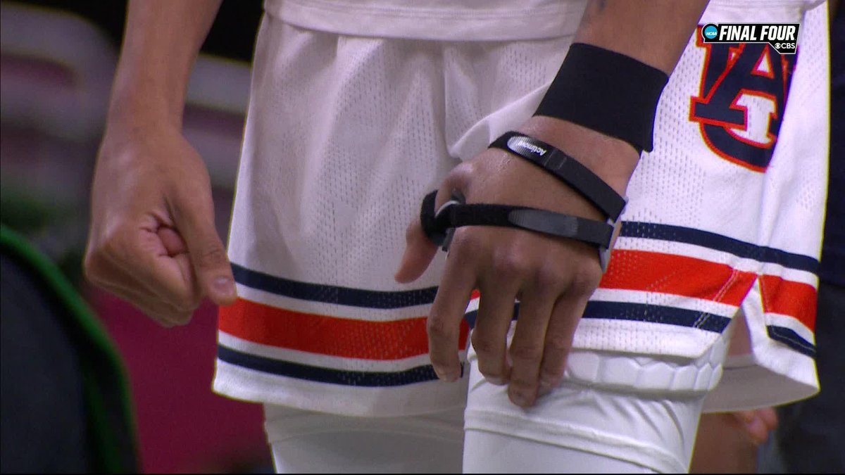 Auburn will be dealing with some injuries tonight to key players. @TracyWolfson has the latest on Johni Broome and Chad Baker-Mazara, who is playing with a torn ligament in his thumb.