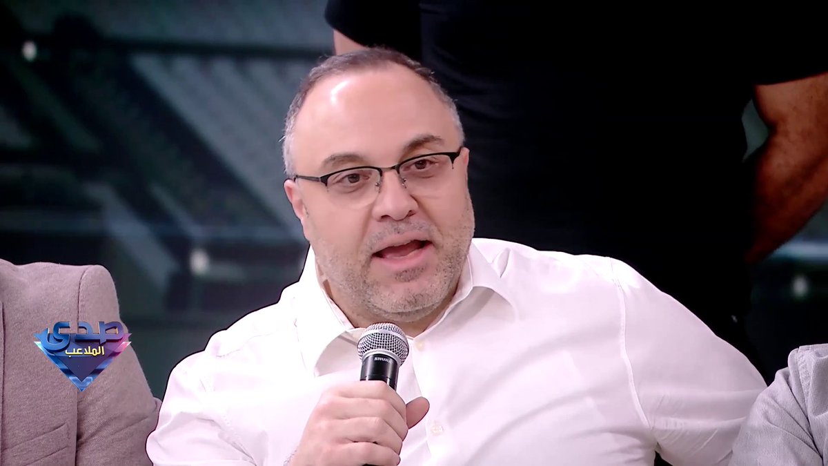 الآغا يمنح الفرصة لأعضاء فريق صدى الملاعب ليتحدثون عن تجربتهم الطويلة مع البرنامج وأبرز ذكرياتهم #صدى_الملاعب يعرض الآن على #MBC1 يمكنكم متابعة الحلقة مباشرة من خلال هذا الرابط
