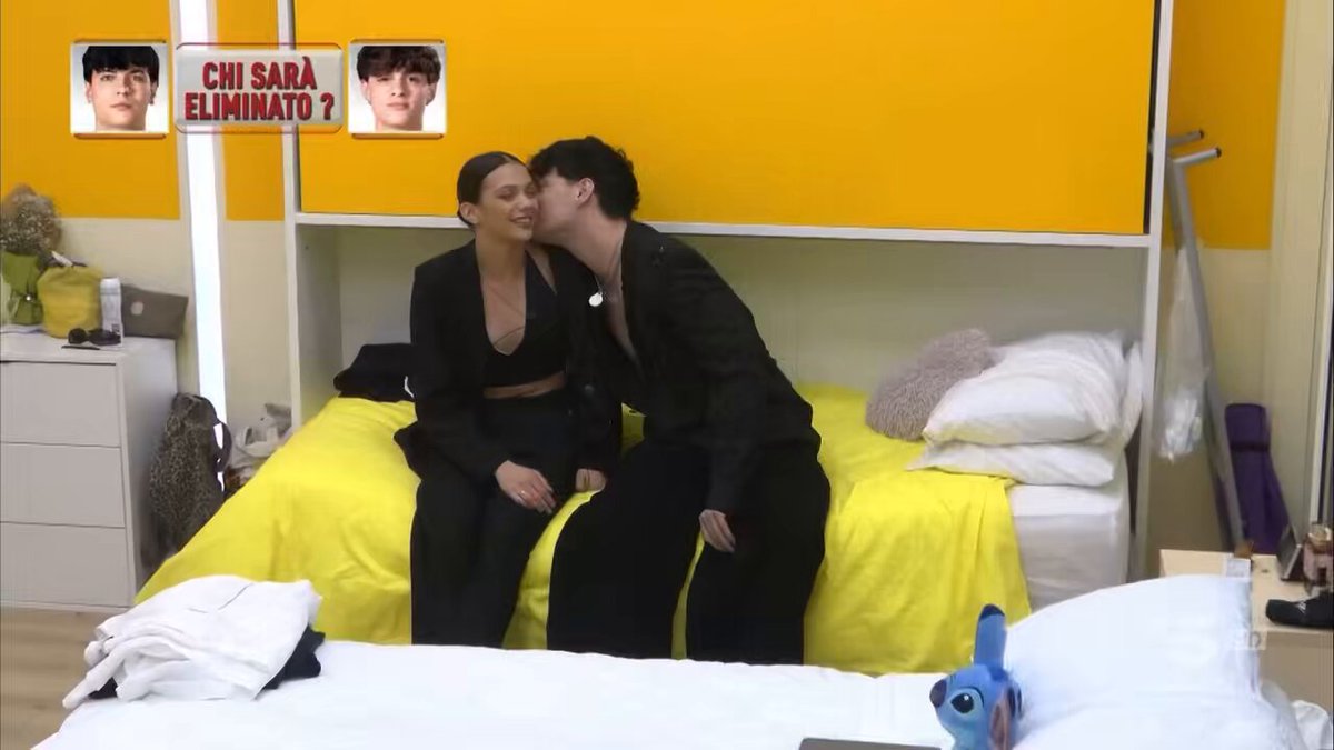 “hai finito di baciarla?” “magari non la bacio più” VAMPIRELLI 😭😭😭 #amici24