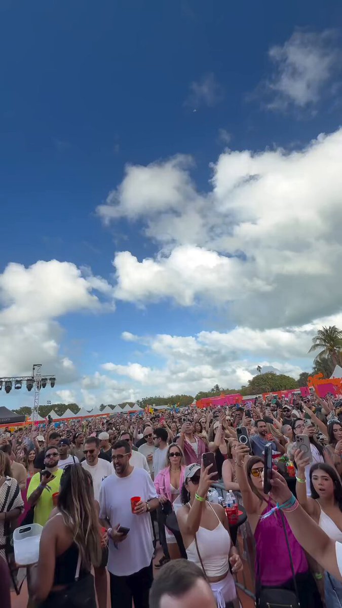 Numanice #3 tour Miami, +10mil (sold out) -------------------------- Funk generation tour Miami, 2,700 capacidade (sem sold out❌)