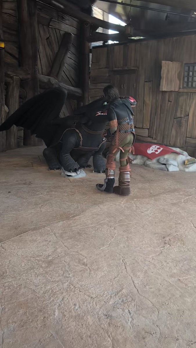 I RAN to go back to Isle of Berk to meet and greet Hiccup and Toothless!! 🥹 #epicuniverse #hosted