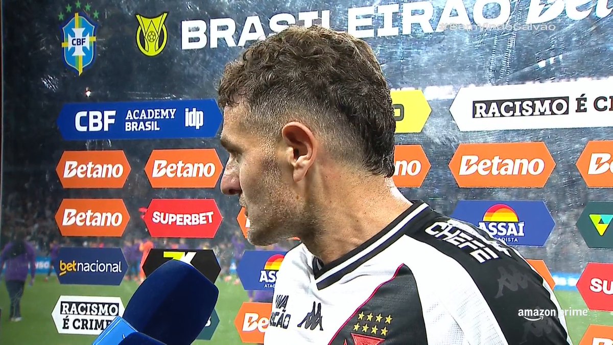 ⚠️ "Somos um time que toma muitos gols. 3 do Melgar, 3 do Corinthians e 1 do Santos. É impossível competir assim. A culpa não é do treinador, é nossa. Os gols que tomamos são muito infantis." 🎙️ Vegetti, após Corinthians 3x0 Vasco. 🎥 Prime Video Sport Brasil