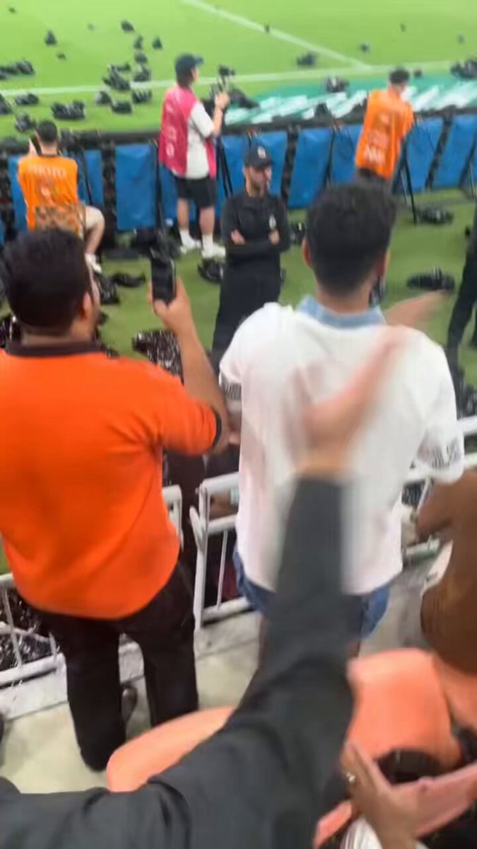 🚨🚨🚨 شيل الزبالة شيل الزبالة وجاء لاعبهم إيبانيز يشوف شغله 🤣✌🏻 #اهلي_يلو