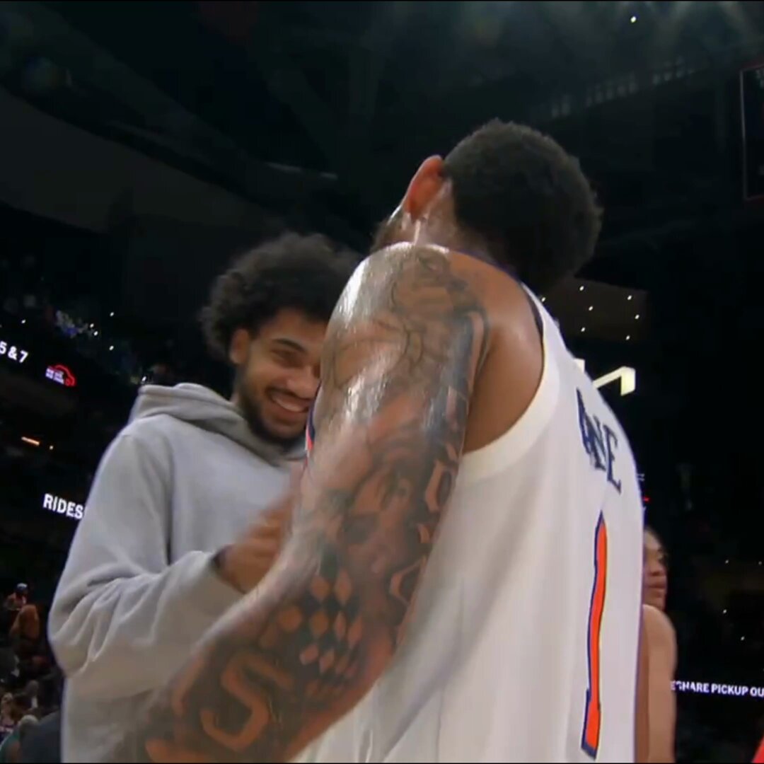 Jacob Toppin tries to remember his Cam Payne handshake and gets love from former Knicks teammates Jalen Brunson, Mikal Bridges, Karl-Anthony Towns, OG Anunoby, Deuce McBride, Tyler Kolek, Kevin McCullar and Pacome Dadiet along with Rick Brunson